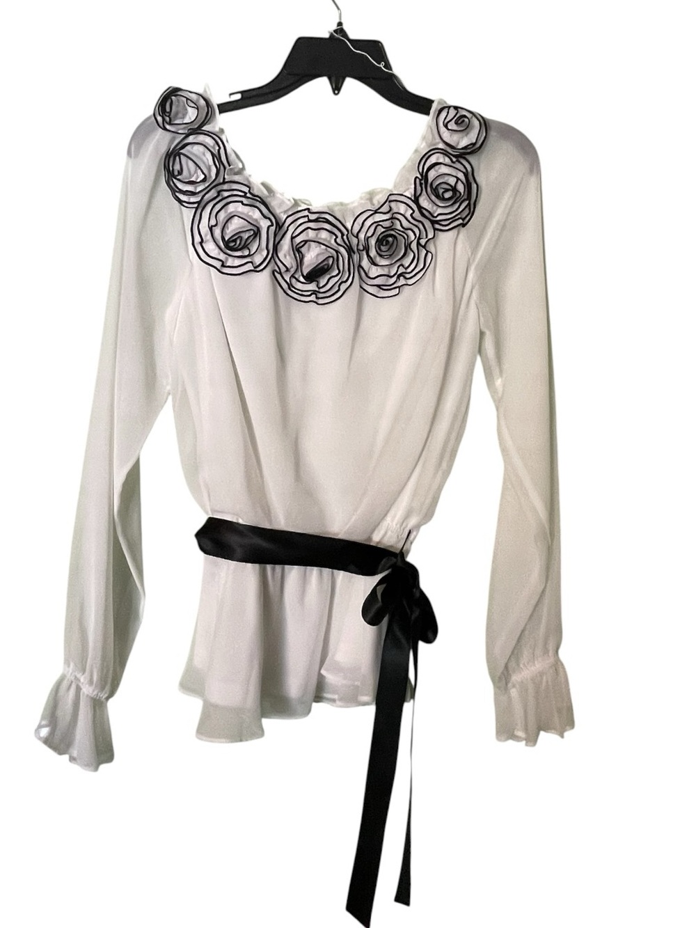 Simply Liliana Rosette trimmed, sheer chiffon blouse. Size medium GUC - Picture 2 of 8